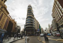 Sobre los límites de la promoción artística en el espacio público: ¿cabe sanción a Rosalía por el evento en Callao?