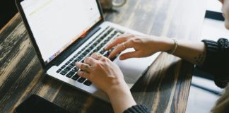 Google sigue liderando en 2025 la búsqueda de abogados, pero ChatGPT gana terreno