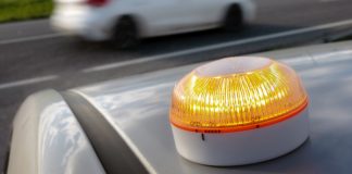 La AEPD aclara que quien adquiere una baliza V16 «no tiene que dar sus datos personales a ninguna administración»