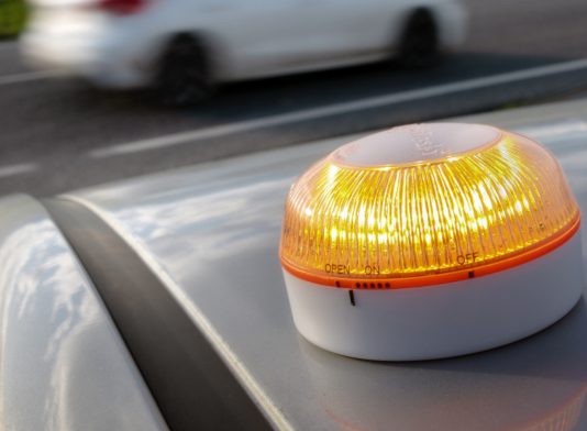 La AEPD aclara que quien adquiere una baliza V16 «no tiene que dar sus datos personales a ninguna administración»