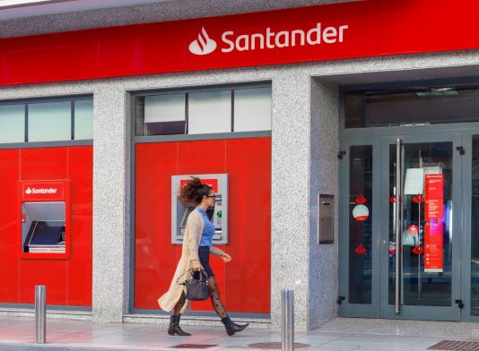 Un tribunal condena al Banco Santander a indemnizar a dos clientes que invirtieron en ‘Valores Santander’