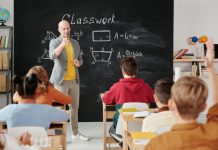 El Supremo no ve discriminatoria la orden de Educación que dotaba de auxiliares de inglés solo a centros públicos