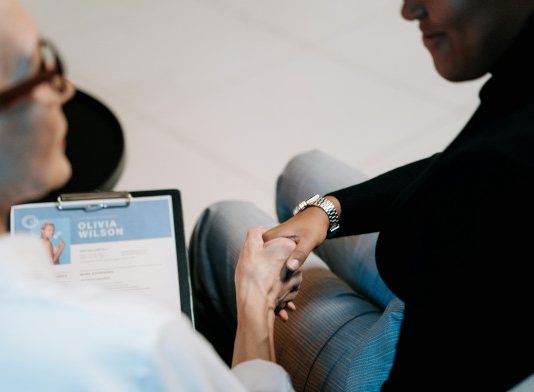 Cómo reenfocar tu currículum jurídico para destacar en el nuevo mercado laboral