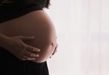 Cierran por primera vez en España páginas web que anunciaban gestación subrogada