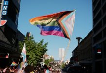 El Tribunal Supremo avala colocar la bandera LGTBI en la fachada de la Delegación del Gobierno en Valencia