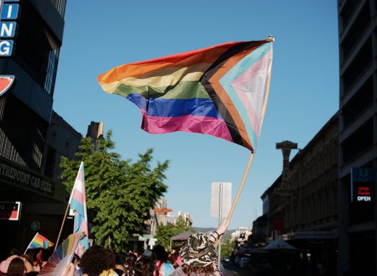 El Tribunal Supremo avala colocar la bandera LGTBI en la fachada de la Delegación del Gobierno en Valencia