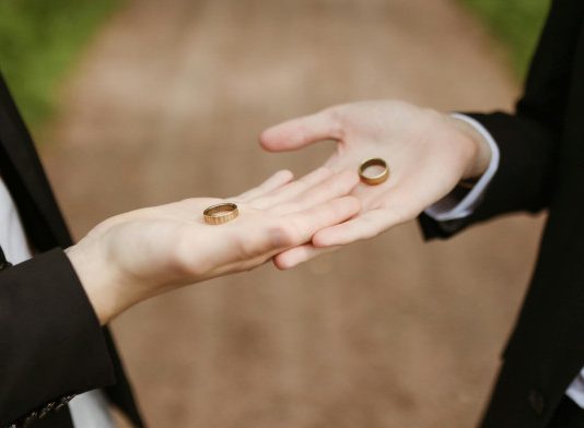 ¿Es delito extraer una cantidad de dinero sustancial de las cuentas comunes del matrimonio?