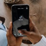 El TSJ de Cataluña ratifica el despido disciplinario de una trabajadora por grabar vídeos para redes durante el horario laboral