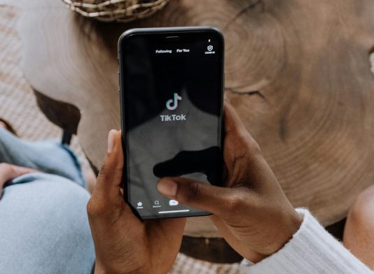 El TSJ de Cataluña ratifica el despido disciplinario de una trabajadora por grabar vídeos para redes durante el horario laboral