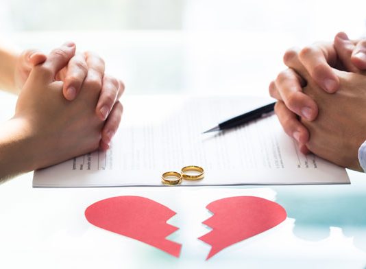 Los órganos judiciales registraron 16.444 demandas de disolución matrimonial en el tercer trimestre de 2025, un 14,9 % menos que hace un año