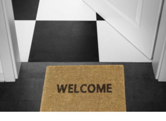 Consumo sanciona con 64 millones de euros a Airbnb por anunciar viviendas sin licencia