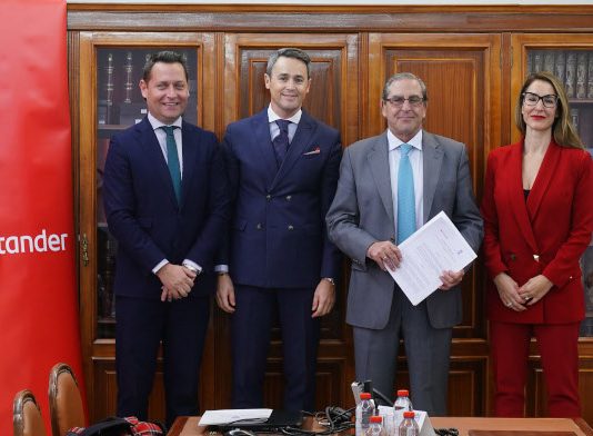 El Colegio de Abogados de Granada ha suscrito un nuevo acuerdo de colaboración con Banco Santander