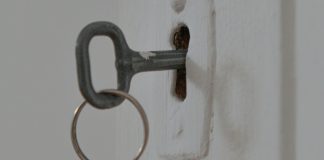 La Justicia admite a trámite por primera vez a un fondo buitre por presunto acoso inmobiliario a los inquilinos de un edificio de Madrid