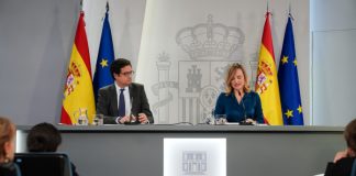 El Gobierno da vía libre a subir el sueldo de los funcionarios un 2,5% este año y un 1,5% para 2026