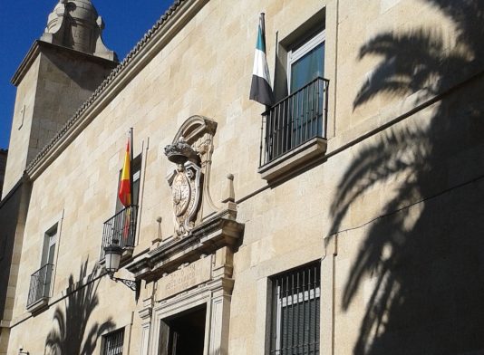 El TSJ de Extremadura confirma la condena de 13 años de prisión a un trabajador del SES que accedió a historiales de familiares