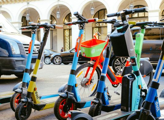 El Gobierno aprueba el decreto que obliga a inscribir los patinetes y otros VMP en el Registro Nacional de Vehículos