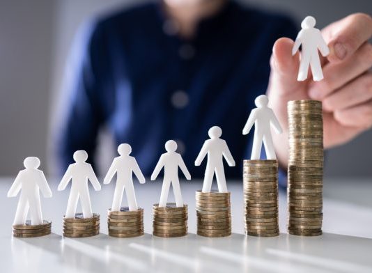 El Gobierno plantea subir el SMI un 3,1% para 2026, hasta 1.221 euros al mes, sin tributación en IRPF