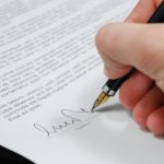 Condenado a dos años de prisión por registrar a su nombre numerosas propiedades con documentos falsificados