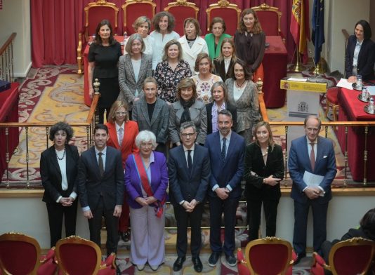 El Ministerio de la Presidencia, Justicia y Relaciones con las Cortes ha entregado la condecoración de la Orden de San Raimundo de Peñafort a 17 mujeres juristas