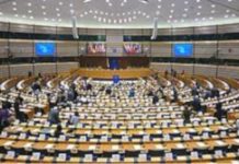 La Eurocámara pide que los sistemas de IA remuneren el uso de obras protegidas por derechos de autor