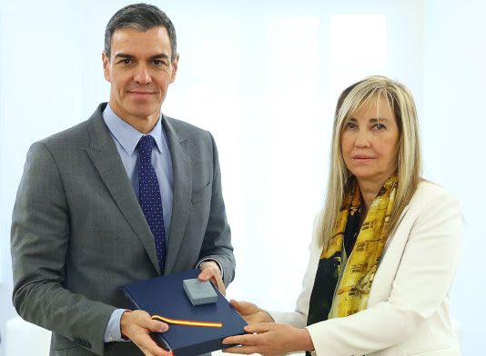 La presidenta del TS y del CGPJ entrega al presidente del Gobierno las Memorias anuales correspondientes al año 2024