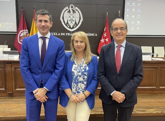 «El mayor enemigo silencioso de la historia»: los juristas analizan el impacto de la IA en los derechos fundamentales