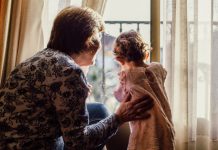 La Audiencia de Murcia avala que una abuela vea a su nieta pese a la oposición del padre