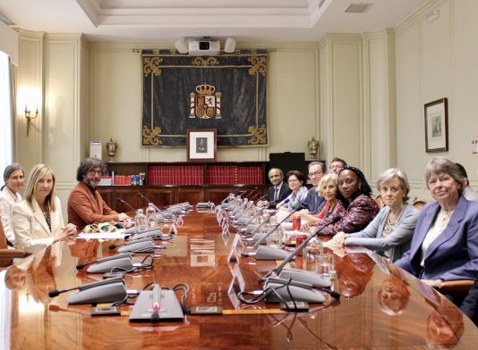 La presidenta del TS y del CGPJ recibe a una delegación del Comité Internacional contra la Pena de Muerte