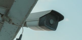 Un usuario, una contraseña, once personas: la sanción de 400.000 euros que pone en jaque la seguridad de los sistemas de videovigilancia