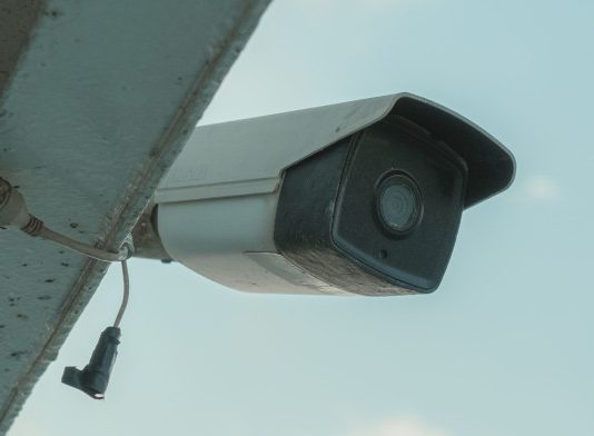 Un usuario, una contraseña, once personas: la sanción de 400.000 euros que pone en jaque la seguridad de los sistemas de videovigilancia