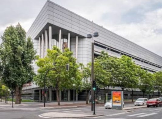 Un juzgado de Vitoria-Gasteiz condena al exjefe de seguridad de Osakidetza por presentar un título universitario falso para acceder al cargo
