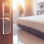 Condenado a prisión por alojarse 26 días en pensión completa en un hotel e irse sin pagar