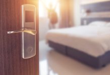 Condenado a prisión por alojarse 26 días en pensión completa en un hotel e irse sin pagar