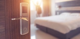 Condenado a prisión por alojarse 26 días en pensión completa en un hotel e irse sin pagar