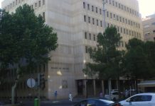 Rechazan indemnizar a una mujer por las lesiones sufridas tras tropezar y caerse en la vía pública porque el bache era “visible y no sorpresivo”