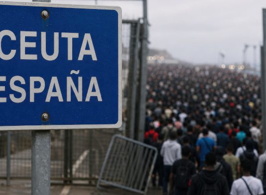 La jueza que investiga la entrada de migrantes a Ceuta pide al Gobierno que desclasifique documentos e informes del CNI