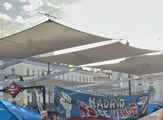 El TSJM rechaza el desalojo inmediato de la acampada de Sol y prioriza el derecho de reunión