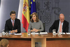 Dos reales decretos actualizan en régimen jurídico de las confesiones religiosas en España Santamaría, Catalá y De Guindos