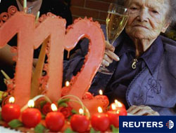 En la imagen, Rosa Rein, nacida el 24 de marzo de 1897, celebra su 112 aniversario en esta fotografía de archivo de marzo de 2008. En la imagen, Rosa Rein, nacida el 24 de marzo de 1897, celebra su 112 aniversario en esta fotografía de archivo de marzo de 2008.