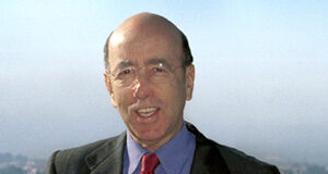 Fernando Pombo recibe la Medalla del Ilustre Colegio de Abogados de Barcelona Fernando Pombo recibe la Medalla del Ilustre Colegio de Abogados de Barcelona