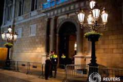 Abatido un hombre armado con un cuchillo que intentó atacar una comisaría de Cornellà Noticias Principales 20 de agosto de 2018 / 9:44 / hace 21 minutos Abatido un hombre armado con un cuchillo que intentó atacar una comisaría de Cornellà Redacción de Reuters 1 MIN. DE LECTURA MADRID (Reuters) - Un hombre armado con un cuchillo murió el