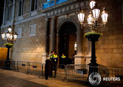 Noticias Principales 20 de agosto de 2018 / 9:44 / hace 21 minutos Abatido un hombre armado con un cuchillo que intentó atacar una comisaría de Cornellà Redacción de Reuters 1 MIN. DE LECTURA MADRID (Reuters) - Un hombre armado con un cuchillo murió el