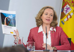 La ministra de Economía y Empresa, Nadia Calviño, durante su intervención en la rueda de prensa posterior al Consejo de Ministros.