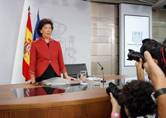 La ministra de Educación y Formación Profesional y portavoz del Gobierno, Isabel Celaá, a su llegada a la sala de prensa para informar de los acuerdos alcanzados en el Consejo de Ministros.