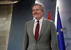 El ministro de Educación, Cultura y Deporte y portavoz del Gobierno, Íñigo Méndez de Vigo, al inicio de la rueda de prensa posterior al Consejo de Ministros. El ministro de Educación, Cultura y Deporte y portavoz del Gobierno, Íñigo Méndez de Vigo, al inicio de la rueda de prensa posterior al Consejo de Ministros.