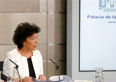 La ministra de Educación y Formación Profesional y portavoz del Gobierno, Isabel Celaá, durante su intervención en la conferencia de prensa posterior al Consejo de Ministros. La ministra de Educación y Formación Profesional y portavoz del Gobierno, Isabel Celaá, durante su intervención en la conferencia de prensa posterior al Consejo de Ministros.