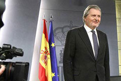El Gobierno nombra cinco ‘altos’ diplomáticos, cuatro de ellos juristas, incluido el exministro Pedro Morenés El ministro de Educación, Cultura y Deportes y portavoz del Gobierno, Íñigo Méndez de Vigo, al inicio de la rueda de prensa posterior al Consejo de Ministros.