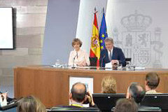 La Ley de Secretos Empresariales inicia su tramitación parlamentaria El ministro de Educación, Cultura y Deporte y portavoz del Gobierno, Íñigo Méndez de Vigo, y la ministra de Agricultura y Pesca, Alimentación y Medio Ambiente, Isabel García Tejerina, durante la rueda de prensa posterior al Consejo de Ministros.