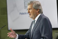 El Estado recurre ante el TC tres leyes catalanas en materia de vivienda, protección social y voluntades digitales El ministro de Educación, Cultura y Deporte y portavoz del Gobierno, Íñigo Méndez de Vigo, durante la rueda de prensa posterior al Consejo de Ministros.