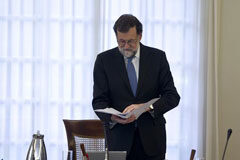 El Gobierno da luz verde al artículo 155 CE tras obtener el ‘placet’ del Senado El presidente del Gobierno, Mariano Rajoy, preside la reunión del Consejo de Ministros